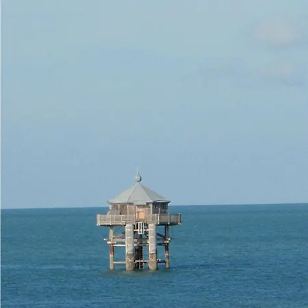 Maison Rouge Le Ponant *