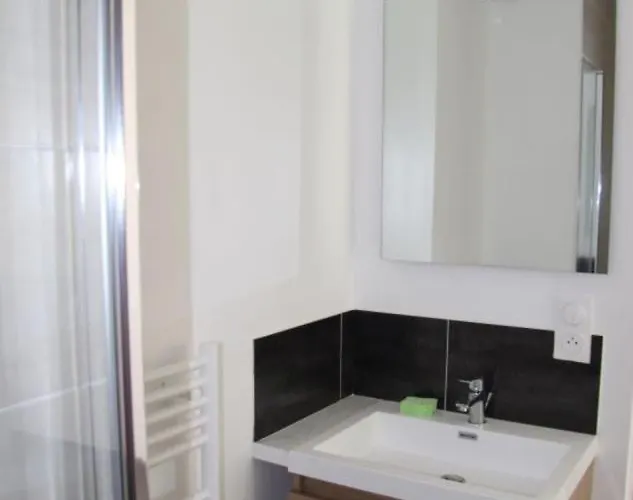 Maison Rouge Le Ponant Hébergement de vacances